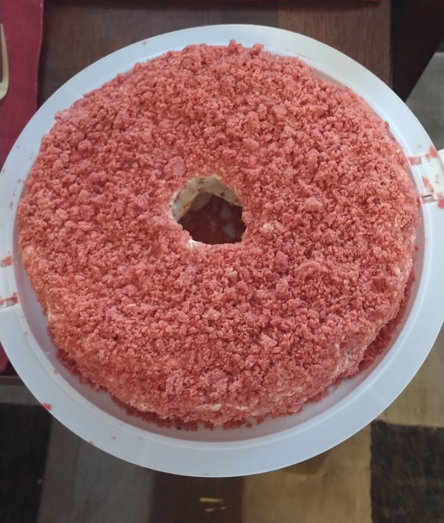 Strawberry crunch cake